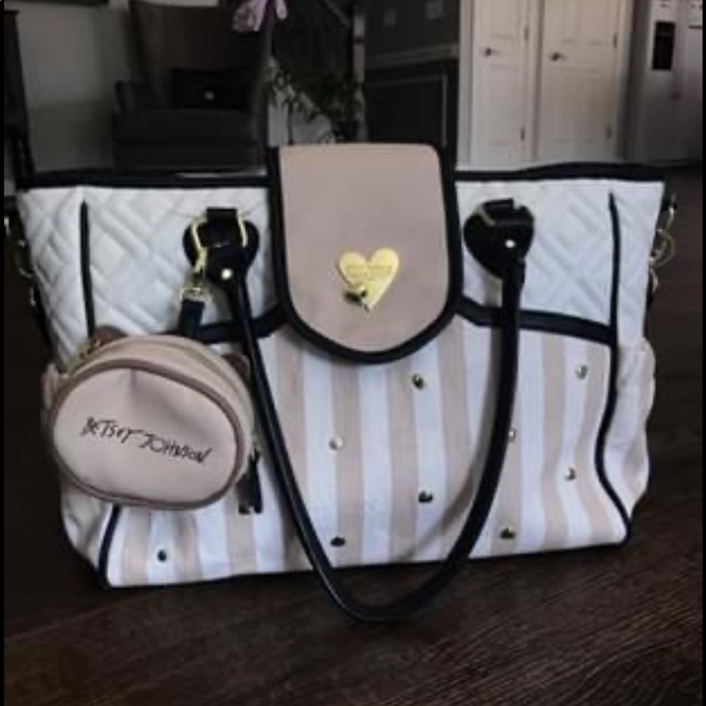Traveling bag/ diaper bag